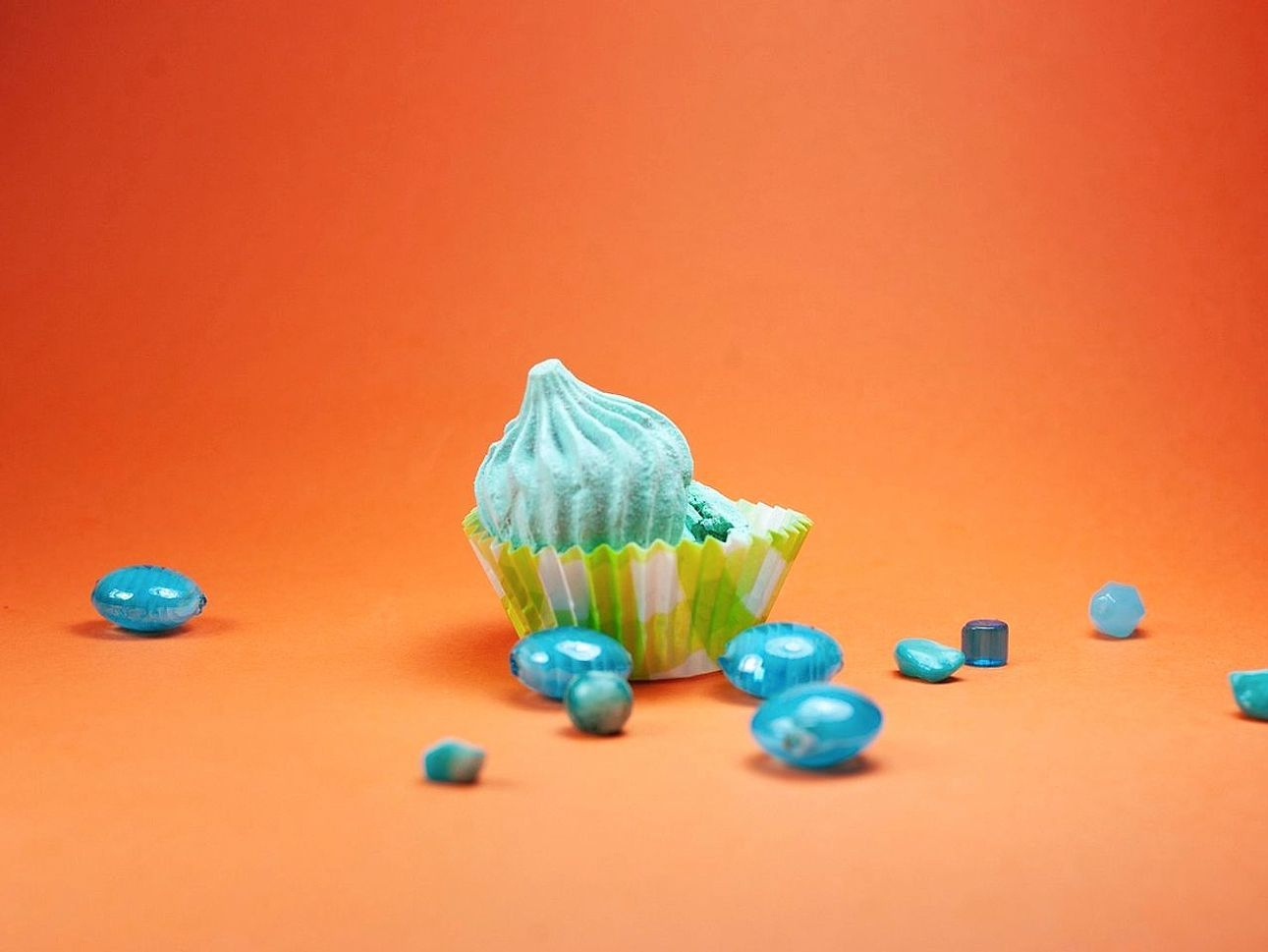 El favorito confiable que nunca pasa de moda — nuestros postres y chocolates de siempre.
